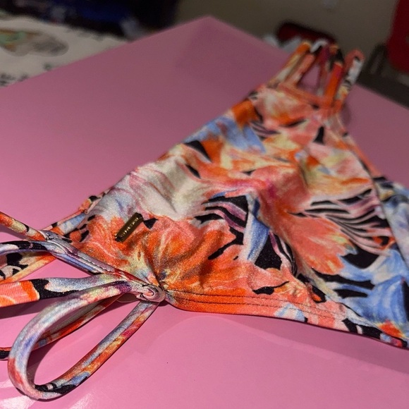 New VS Victoria’s Secret Bottoms - Picture 6 of 7